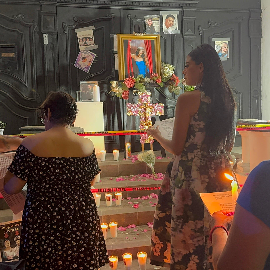 Familia de Dafne Realiza Rosario y Exige Justicia Afuera de Academia Doenitz